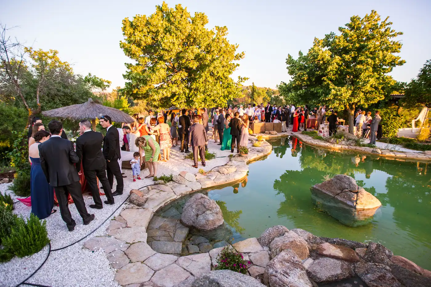 Invitados durante una celebración en Terra Aura