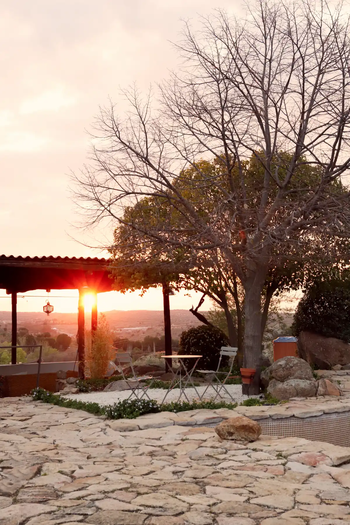Jardines de Terra Aura al atardecer cerca de Toledo